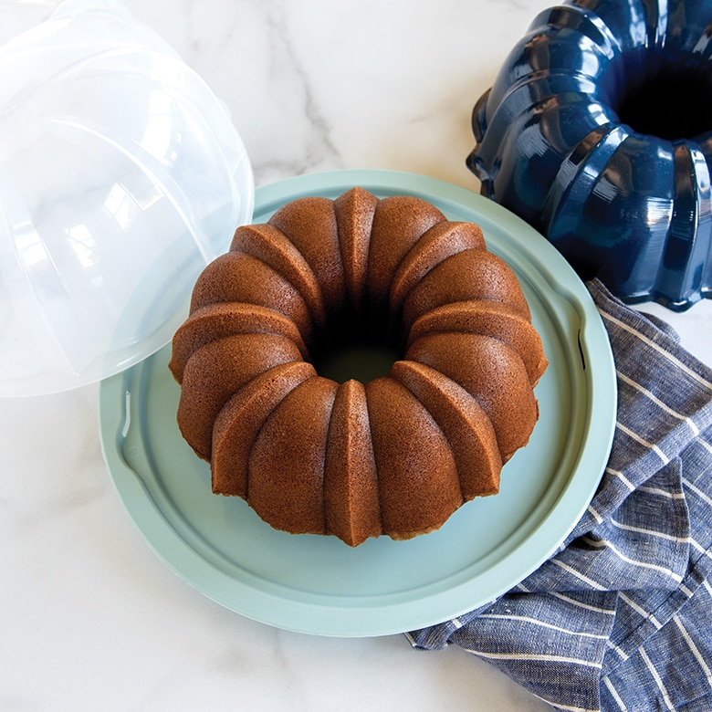 ****Nordic Ware Combo Set - Bundt Pan 12-cup Nonstick with Translucent Bundt Cake Keeper